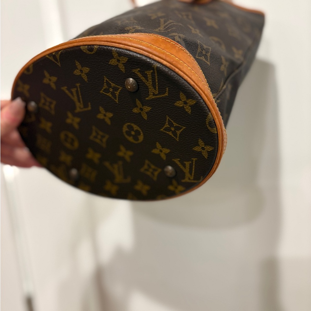 Louis Vuitton Monogram Bucket Bag - Picture 4 of 10